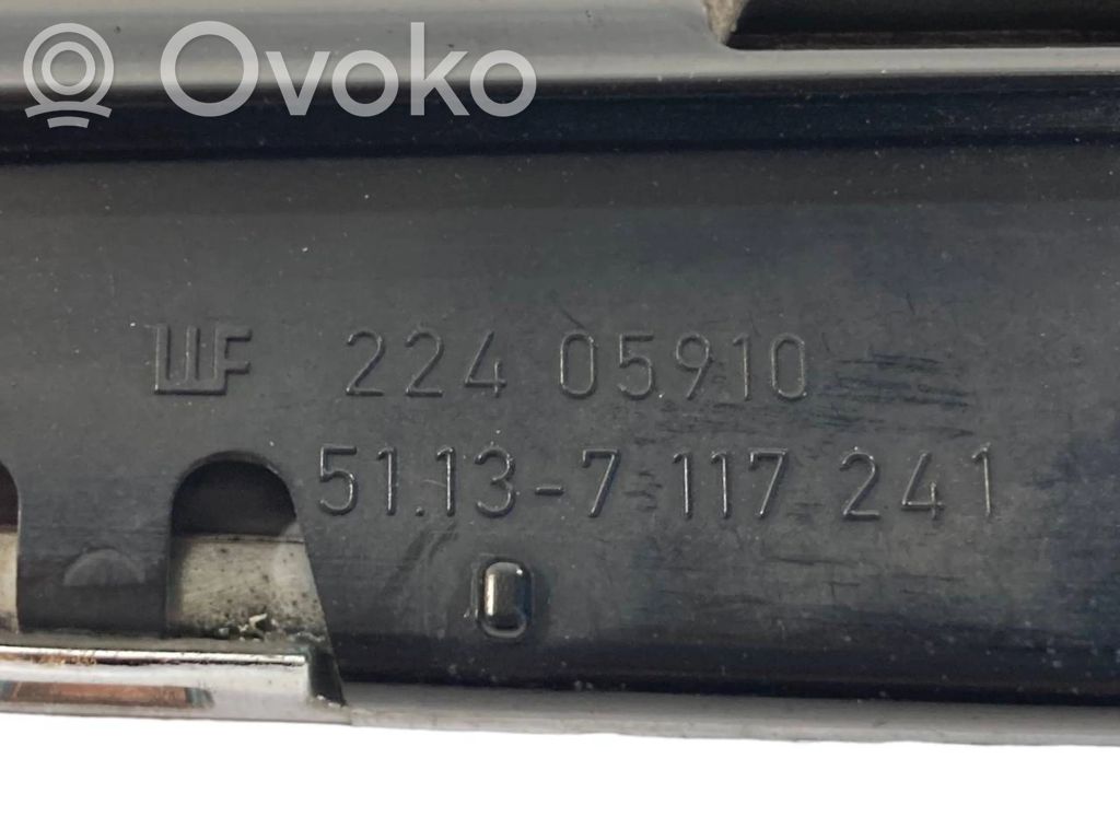 Dzinēja pārsegs (dekoratīva apdare)