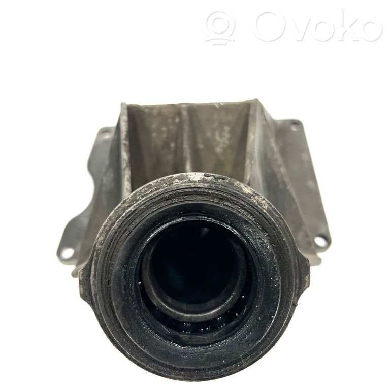 Pusass sakabes gultņa stiprinājums