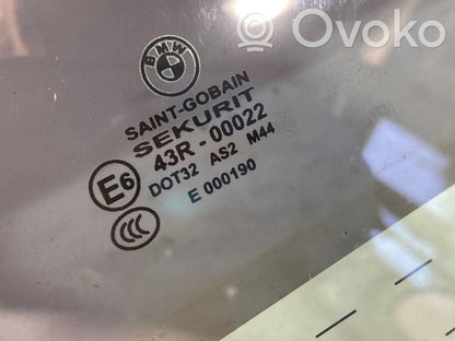 Aizmugurējais virsbūves sānu stikls