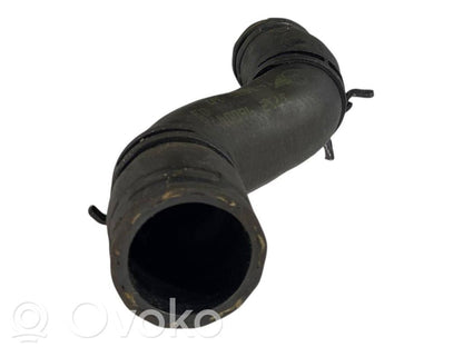 Caurulīte (-es) / šļūtene (-es)