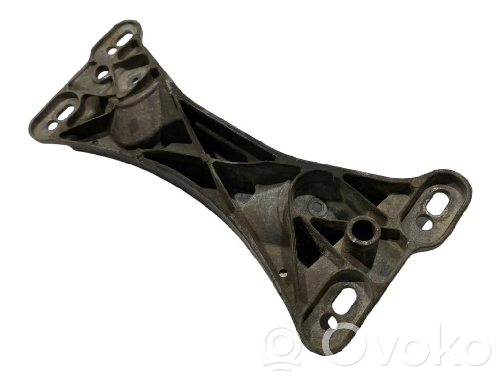 Кронштейн крепления трансмиссии