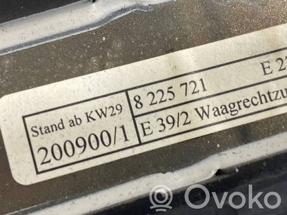 Занавеска на окне сзади