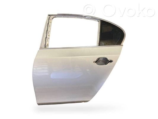 Aizmugurējās durvis