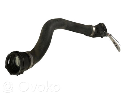 Caurulīte (-es) / šļūtene (-es)