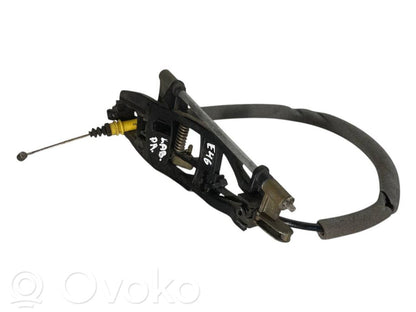 Priekšpusē turētājs / kronšteins ārējam atvēršanas rokturim