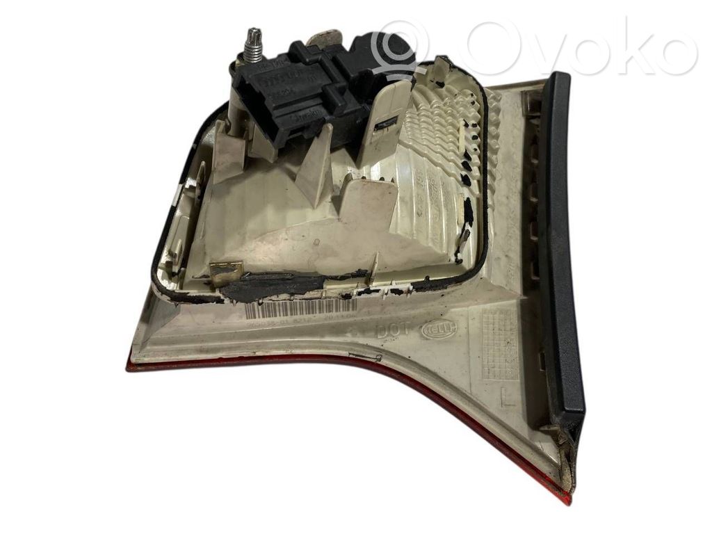 Aizmugurējais lukturis pārsegā