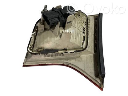 Aizmugurējais lukturis pārsegā