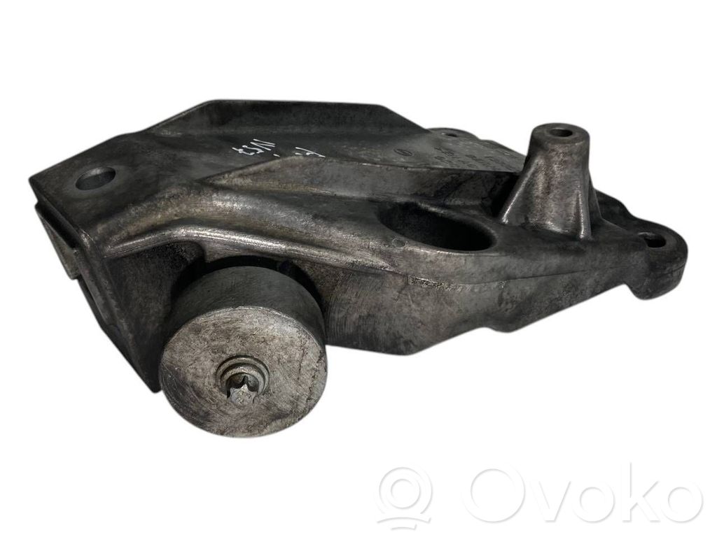 Engine mounting bracket
