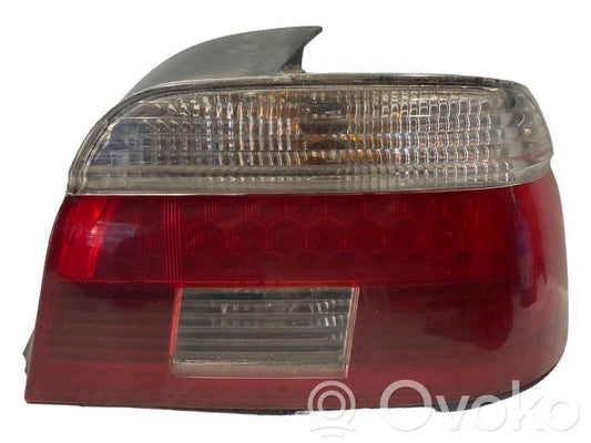 Задний фонарь в кузове