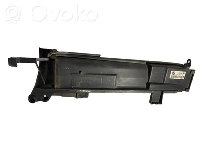 Radiator(s) holder/bracket