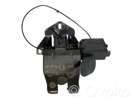 Aizmugurējā pārsega slēdzene