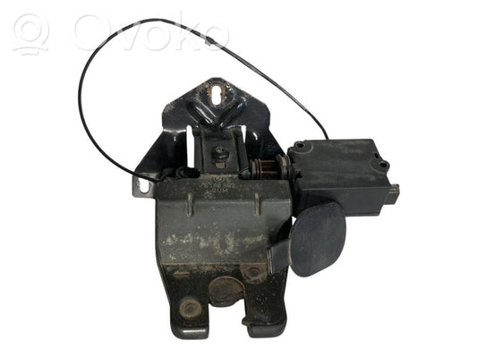 Aizmugurējā pārsega slēdzene