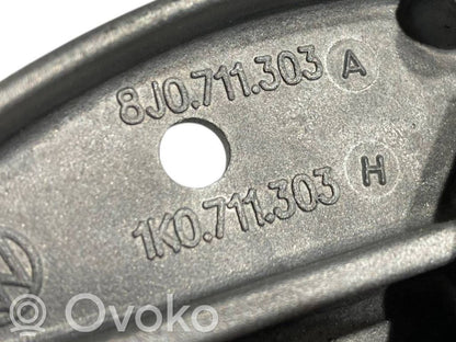 Rokas bremzes mehānisms (salonā)
