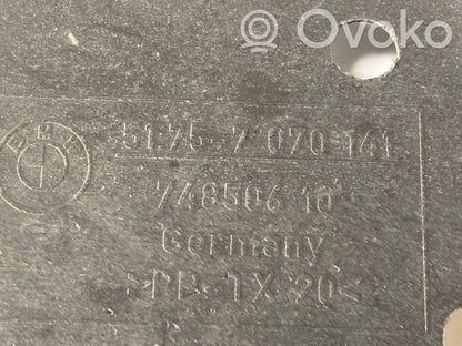 Защита днища в задней части шасси