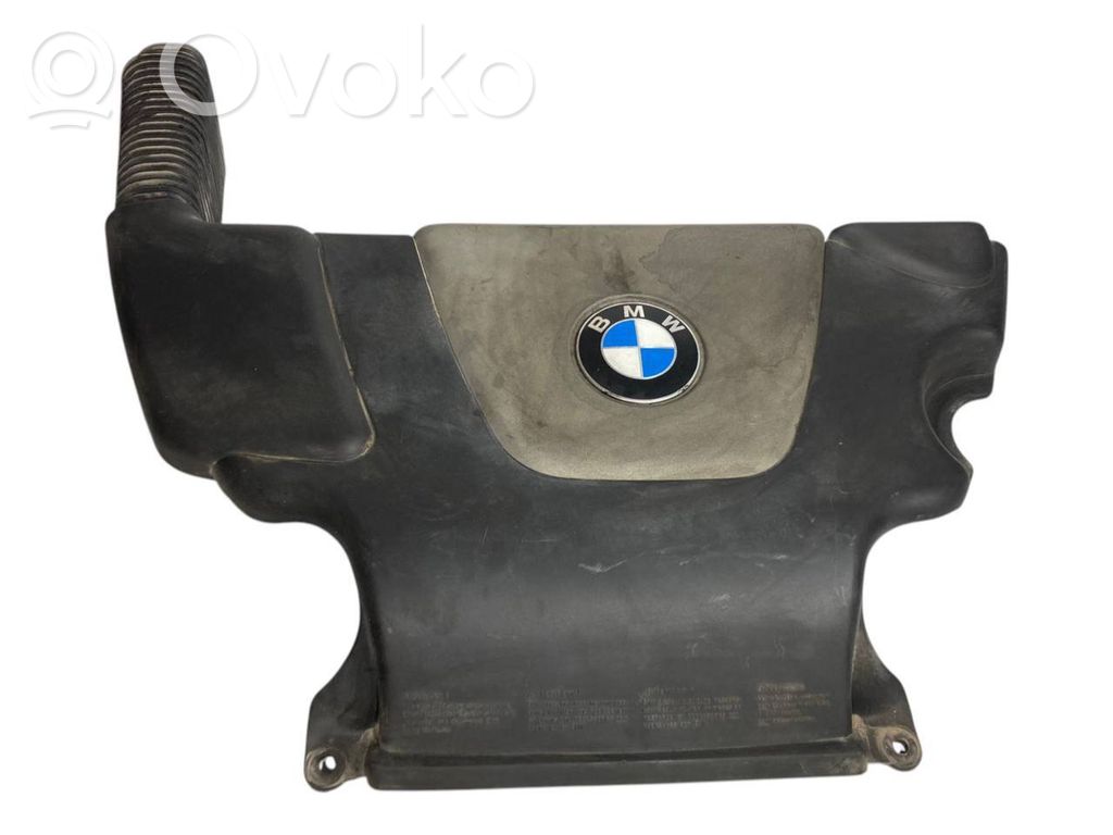 Dzinēja pārsegs (dekoratīva apdare)