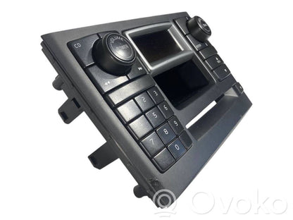 Radio / CD/DVD atskaņotājs / navigācija