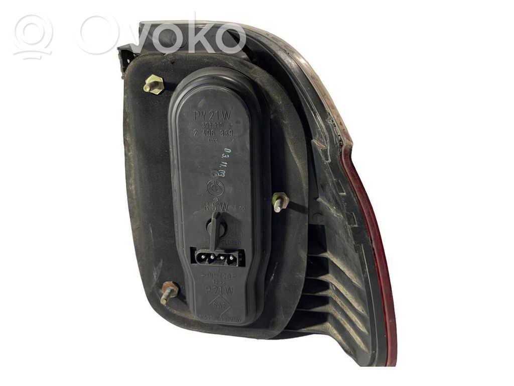 Задний фонарь в кузове