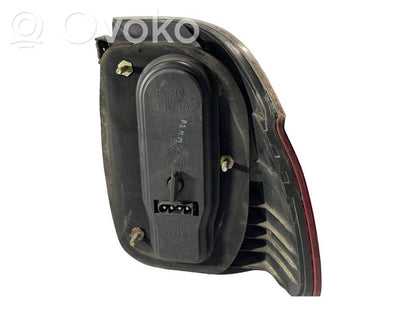 Задний фонарь в кузове