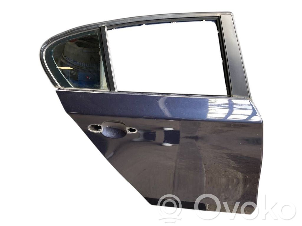 Aizmugurējās durvis