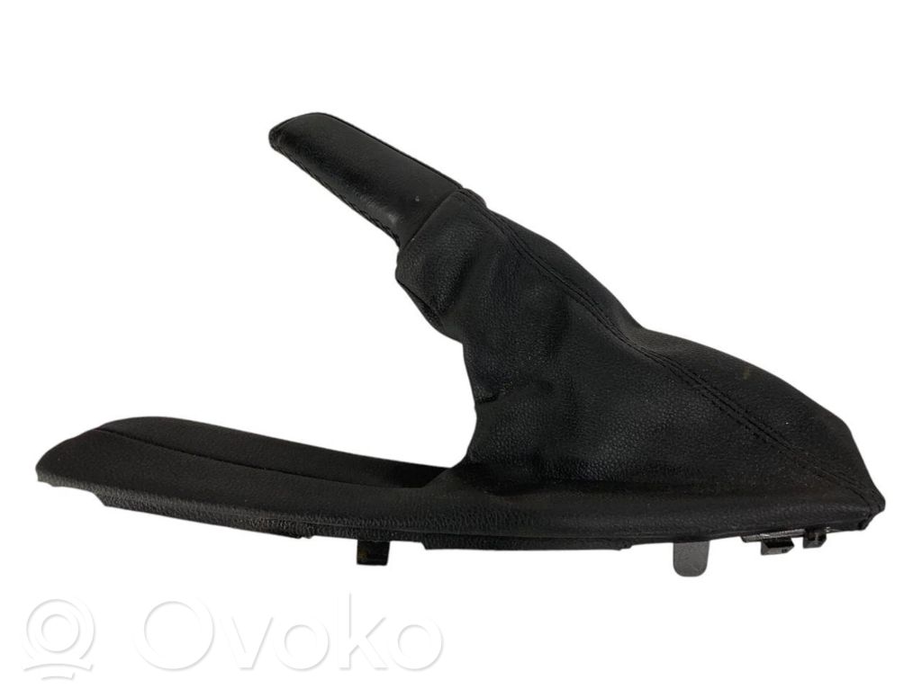 Rokas bremzes dekoratīvā apdare