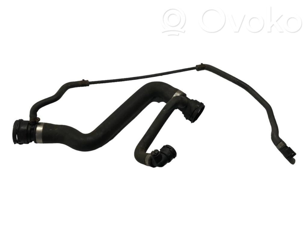 Caurulīte (-es) / šļūtene (-es)