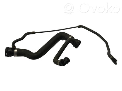 Caurulīte (-es) / šļūtene (-es)