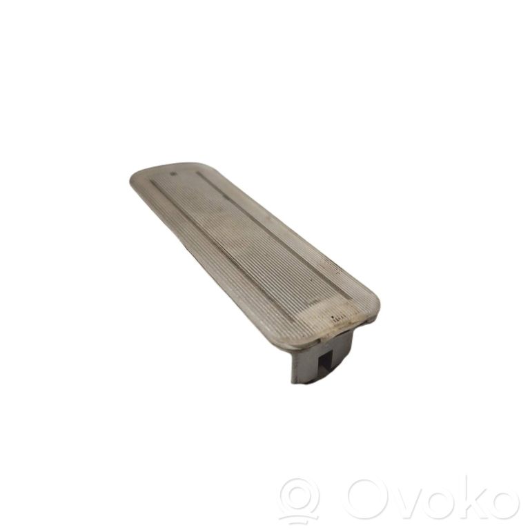Aizmugurējo durvju apgaismojums (iekšpusē)
