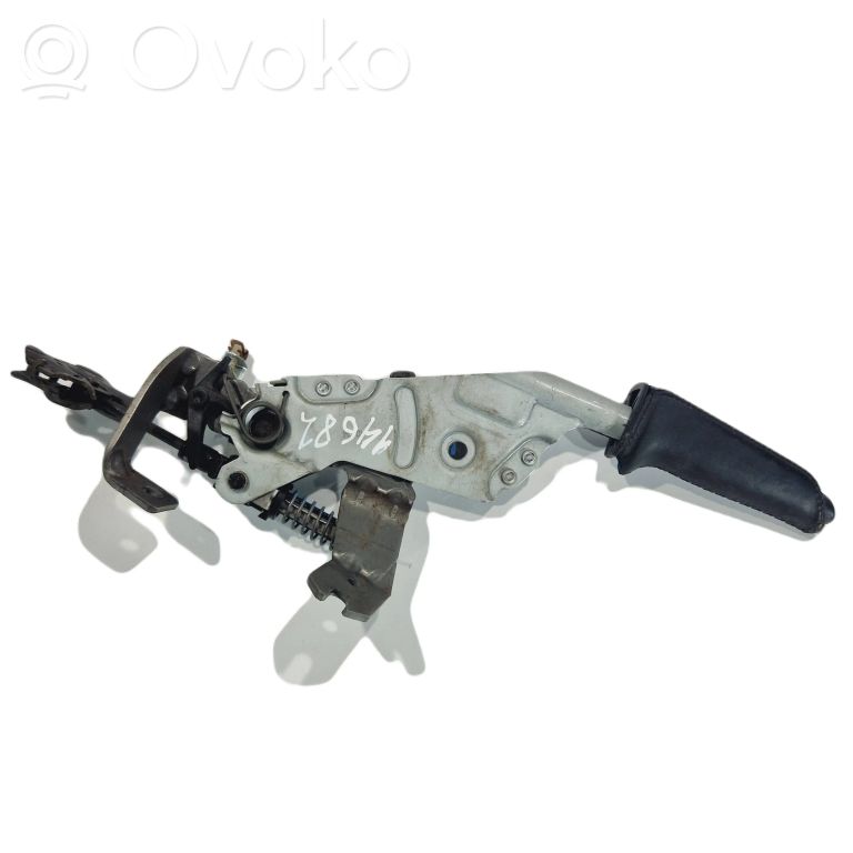 Rokas bremzes mehānisms (salonā)