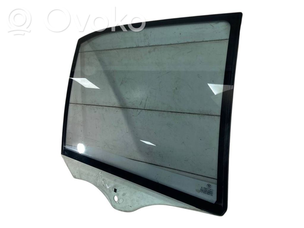 aizmugurējo durvju stikls