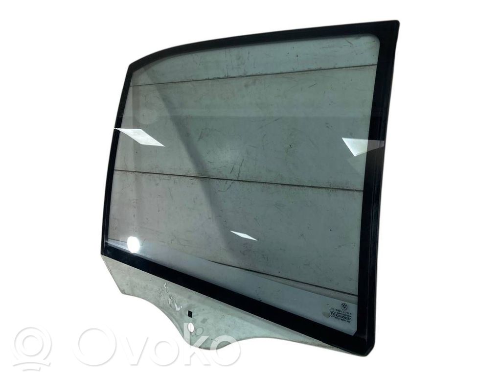 aizmugurējo durvju stikls