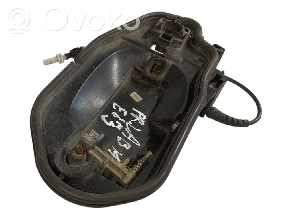 Priekšpusē turētājs / kronšteins ārējam atvēršanas rokturim