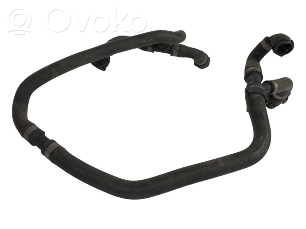 Caurulīte (-es) / šļūtene (-es)