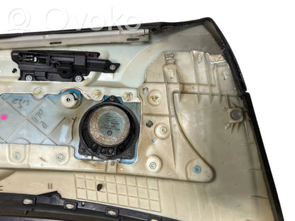 Priekšējo durvju apdare