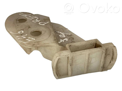 Priekšpusē bampera turētājs