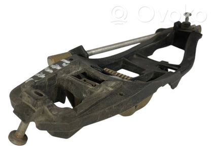 Aizmugurē turētājs / kronšteins ārējam atvēršanas rokturim