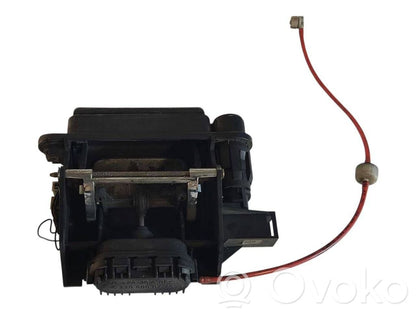 Aizvēršanas rokturis (aizmugurējā pārsega)