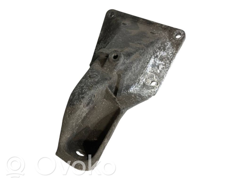 Engine mounting bracket