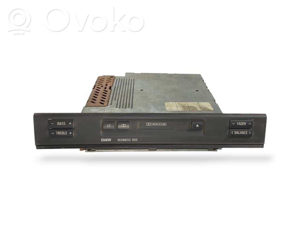 Radio / CD/DVD atskaņotājs / navigācija