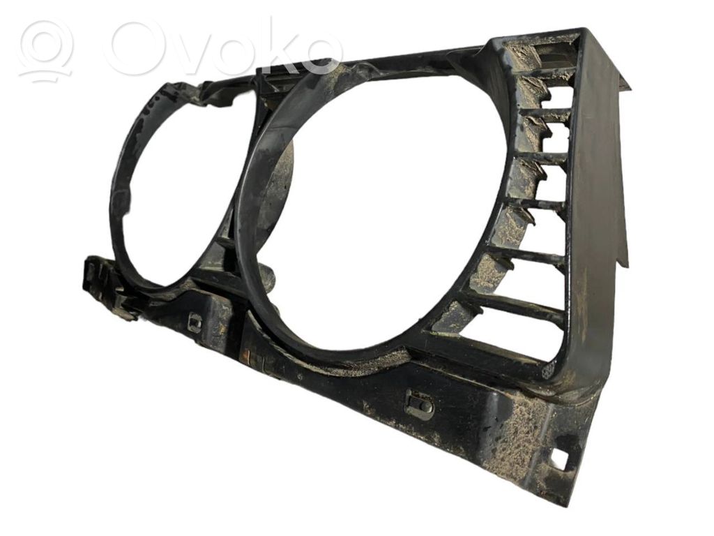 Priekšējā luktura dekoratīvā apdare