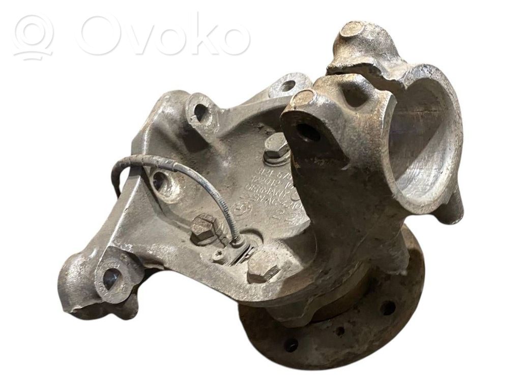 Priekšējā riteņa rumbas vārpstas šarnīrs (stupica, capfa)