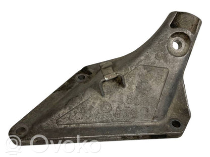 Engine mounting bracket