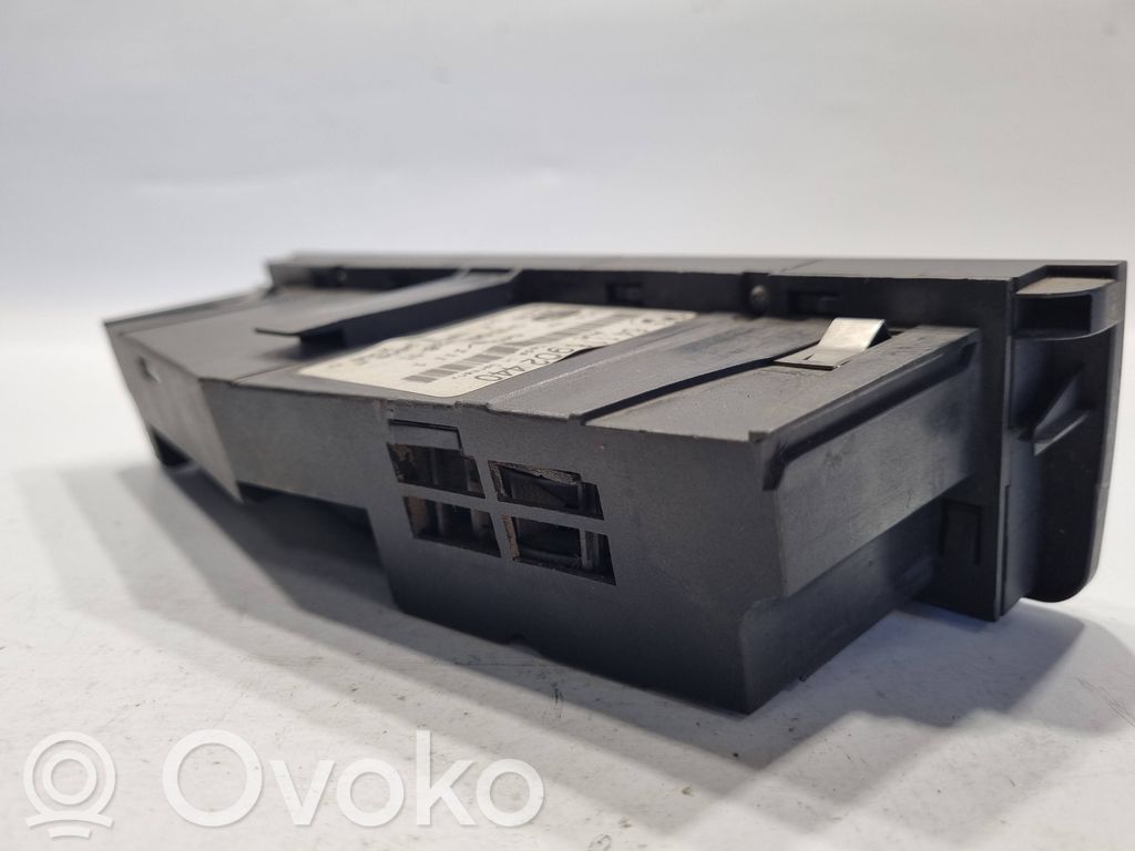 Air conditioning / climate control / interior heating control unit (in the passenger compartment)
