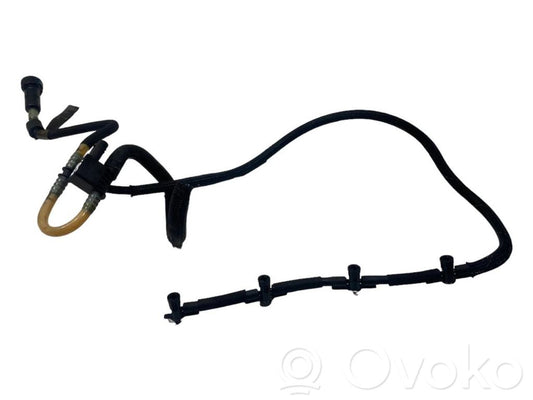 Caurule (-es) / šļūtene (-es)