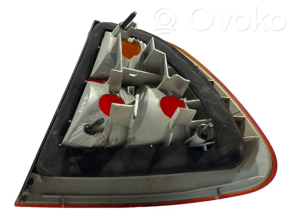 Aizmugurējais lukturis virsbūvē