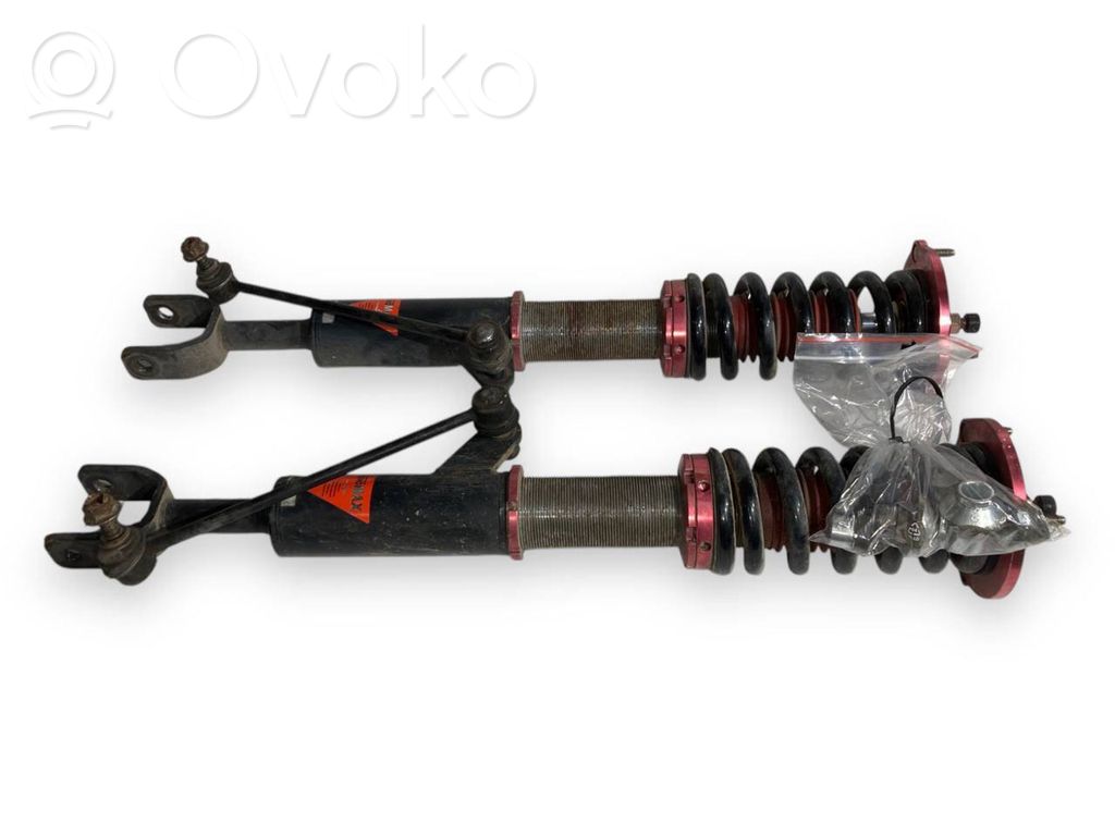 Priekšpusē amortizators ar atsperi