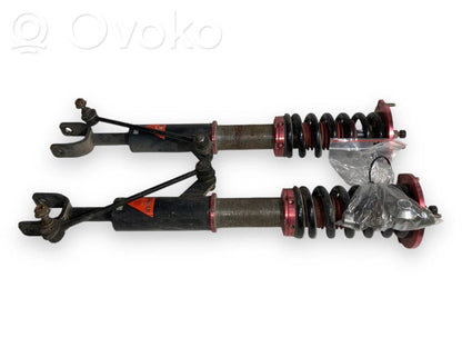 Priekšpusē amortizators ar atsperi