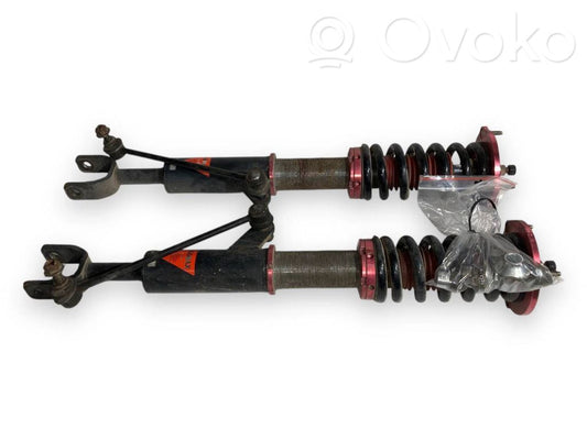 Priekšpusē amortizators ar atsperi