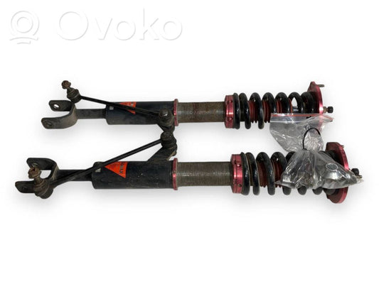 Priekšpusē amortizators ar atsperi