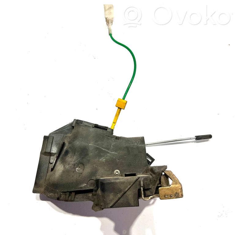 Priekšpusē slēdzene