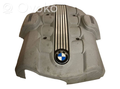 Dzinēja pārsegs (dekoratīva apdare)